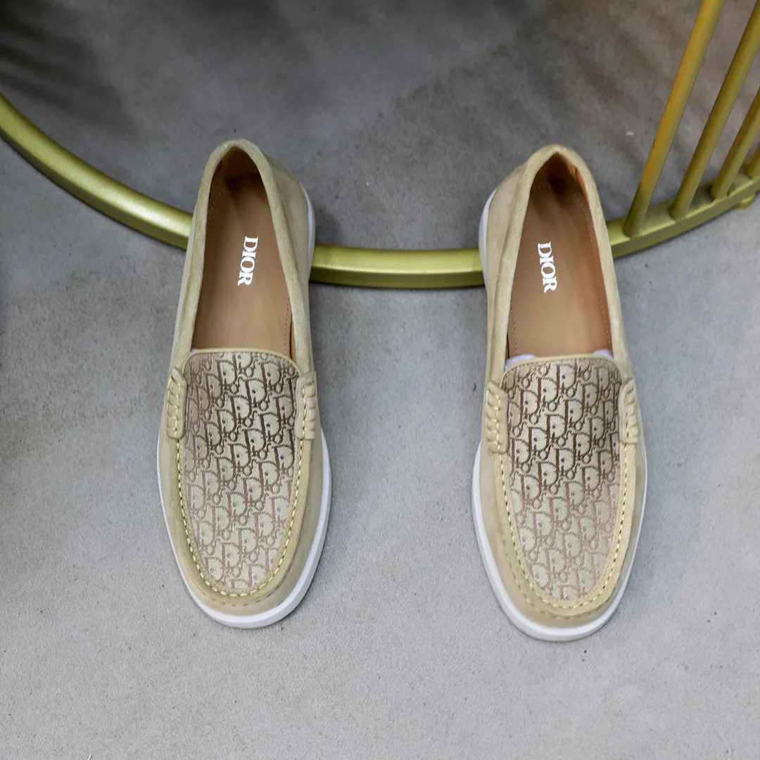 Ex-factory price: 540🙅‍♂️🙅‍♂️🙅‍♂️ Brand: Dior DIOR Standard code: Men's code 38/44 (45 can be customized) Grade: Same as the official website Material: Original cowhide stitching, cowhide lining, original TPU wear-resistant soft outsole Style categories: Leisure and sports version, footwear for driving, young fashion, European and American trends, British style Color: actual picture color